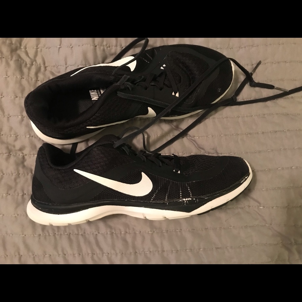 Black Nike Shoes